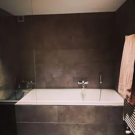 Urchige 2-zimmerwohnung דירה